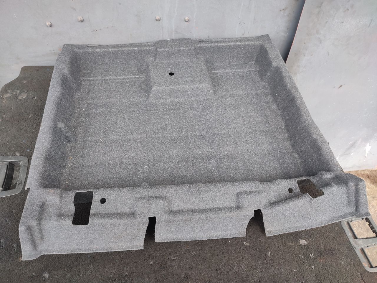 Пол багажника