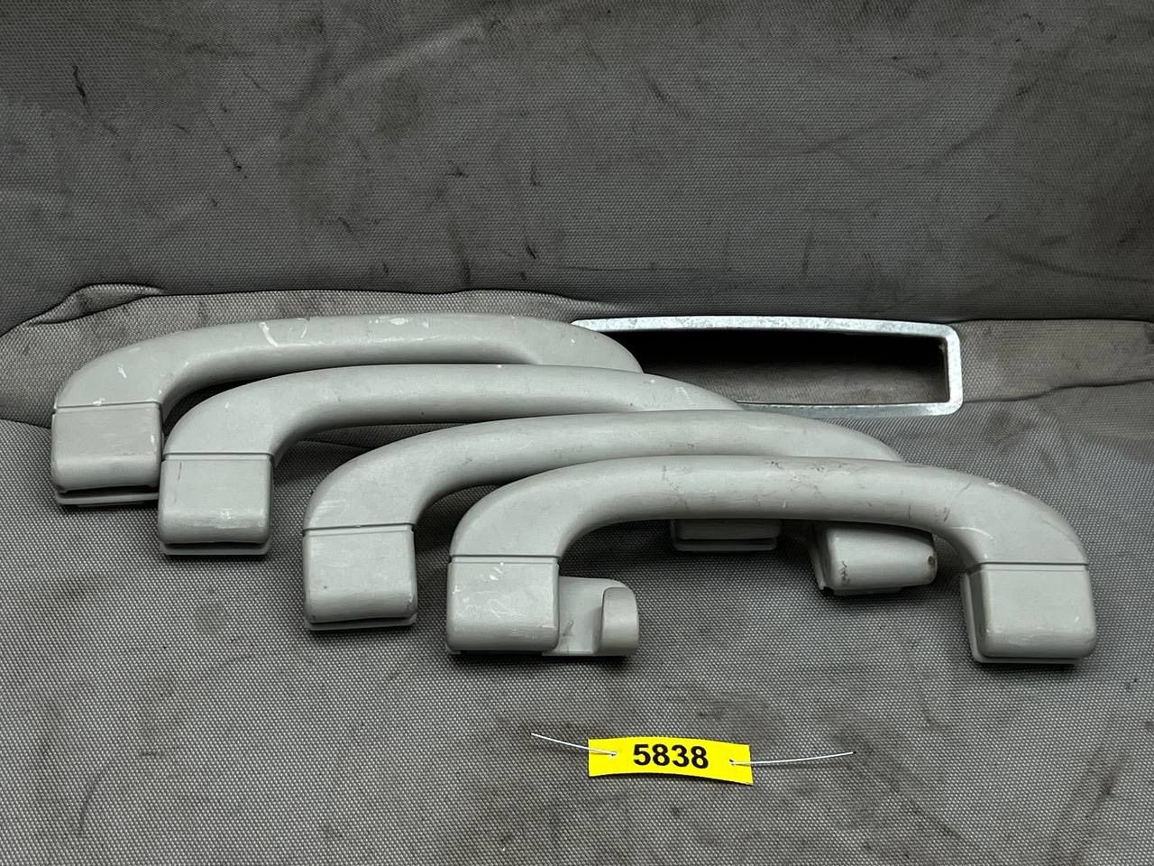 BMW 5 E39 — Ручка внутренняя потолочная, фото 1