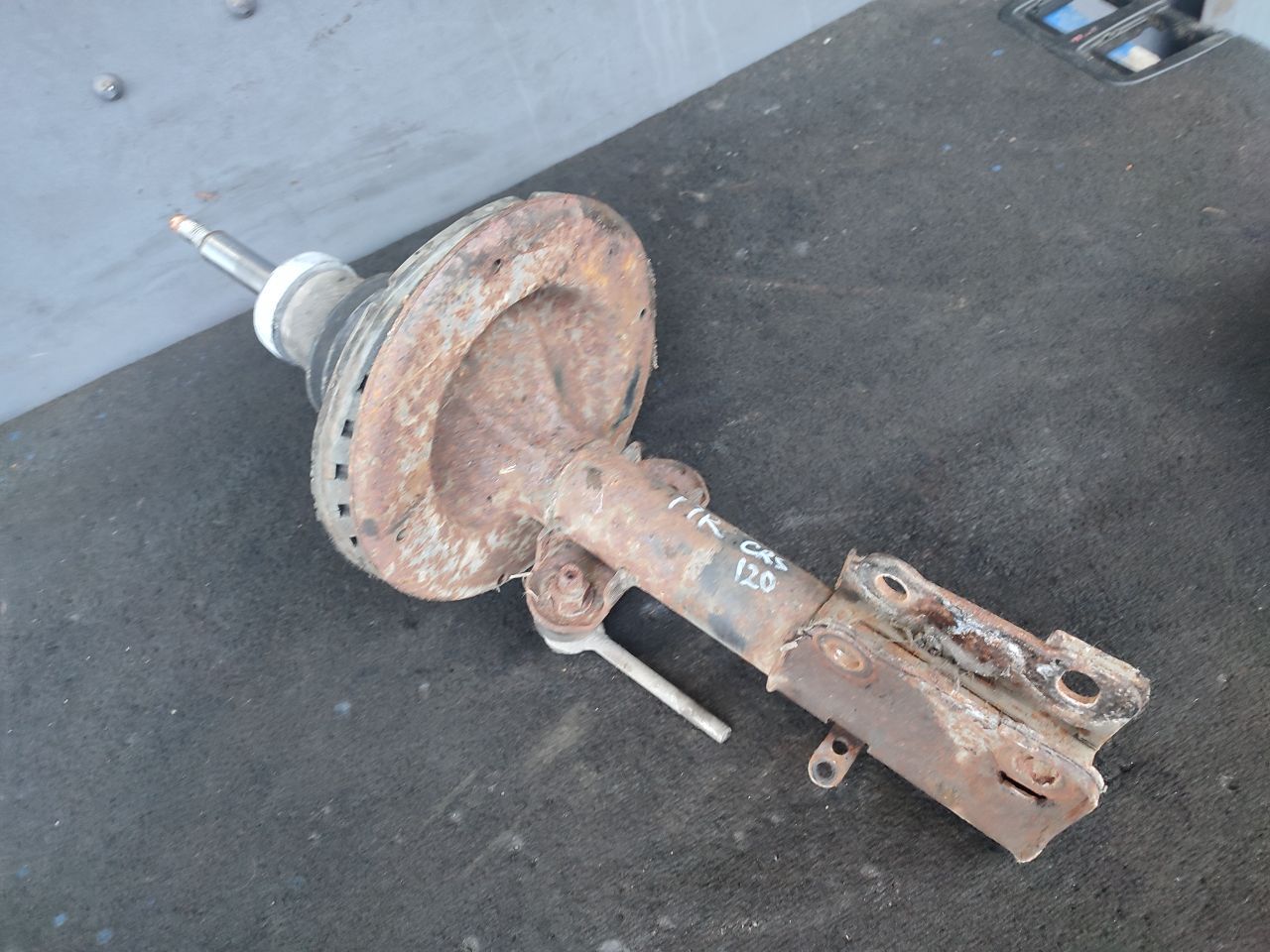 Амортизатор передний