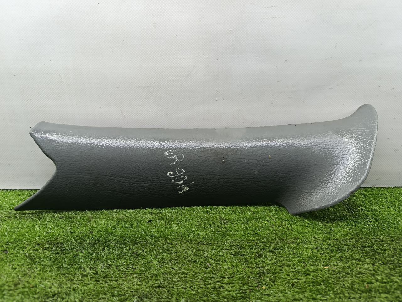 Обшивка стойки задней правой (накладка)
