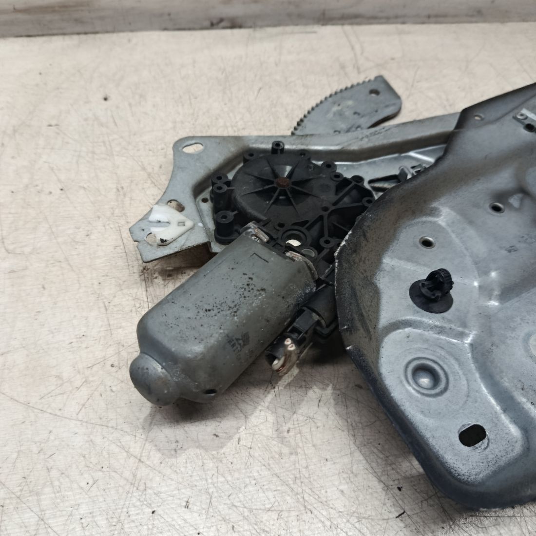 Стеклоподъемник электрический передний левый