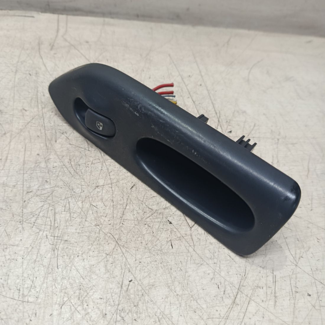 Кнопка стеклоподъемника заднего левого