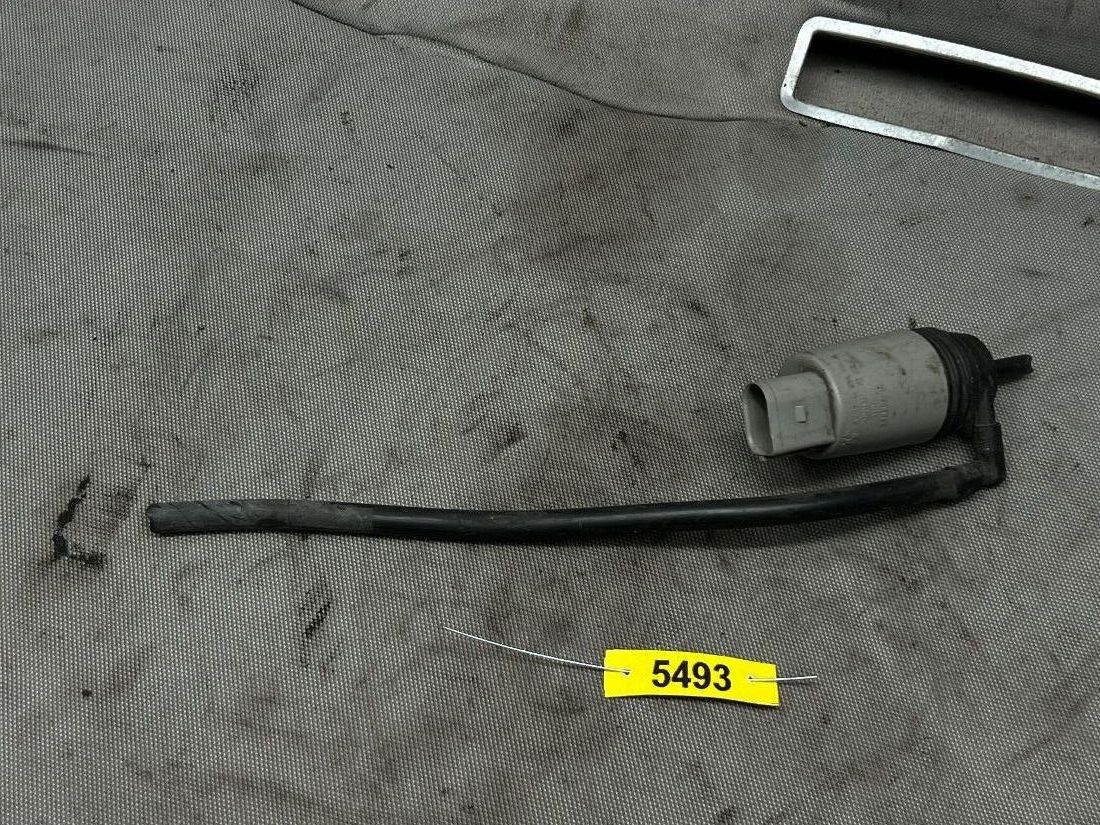 BMW M5 - Насос (моторчик) омывателя стекла