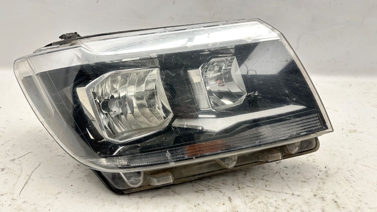 Фара передняя правая