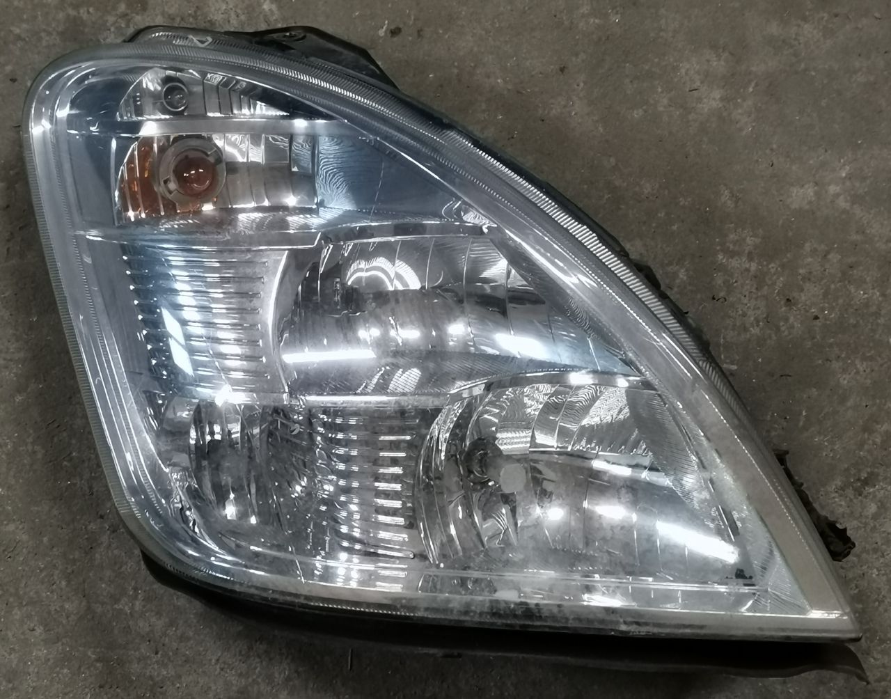 Фара передняя правая, Iveco Daily 4 2011