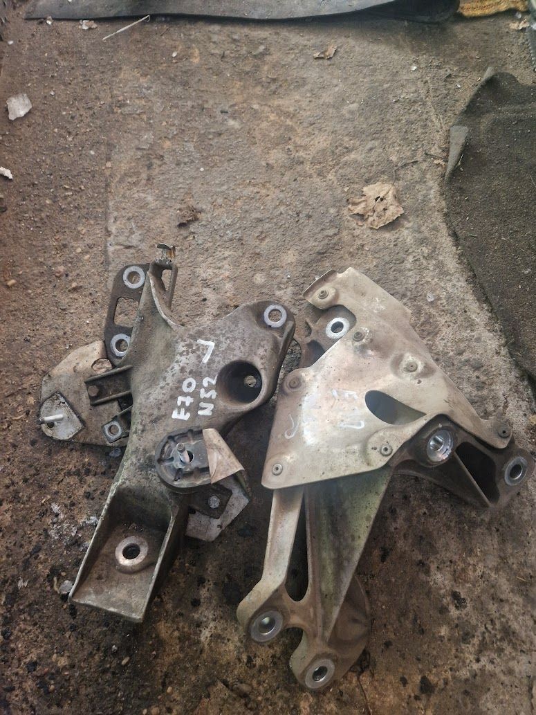 Кронштейн двигателя