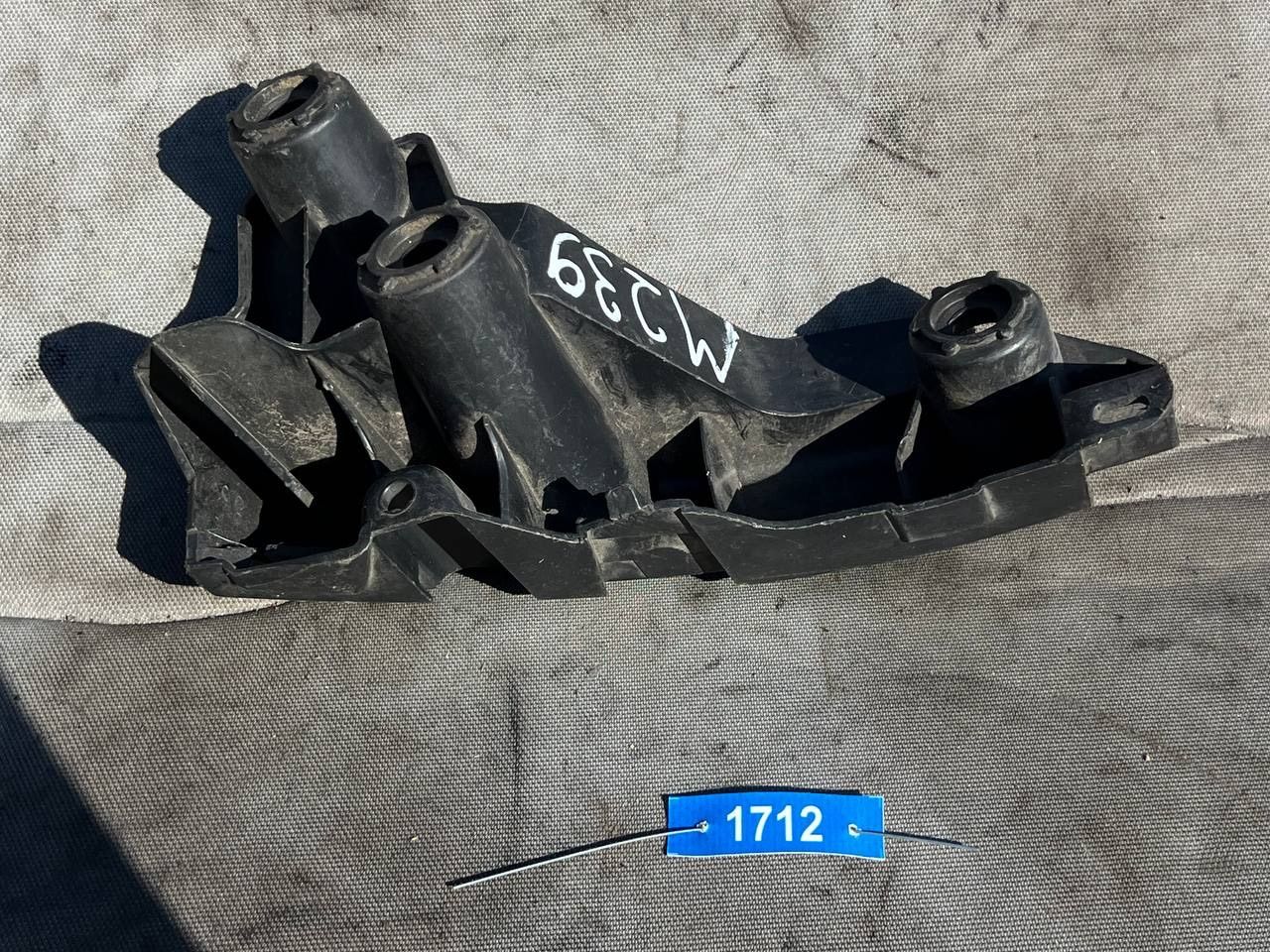 Peugeot 308 2 — Кронштейн крепления бампера заднего, фото 1