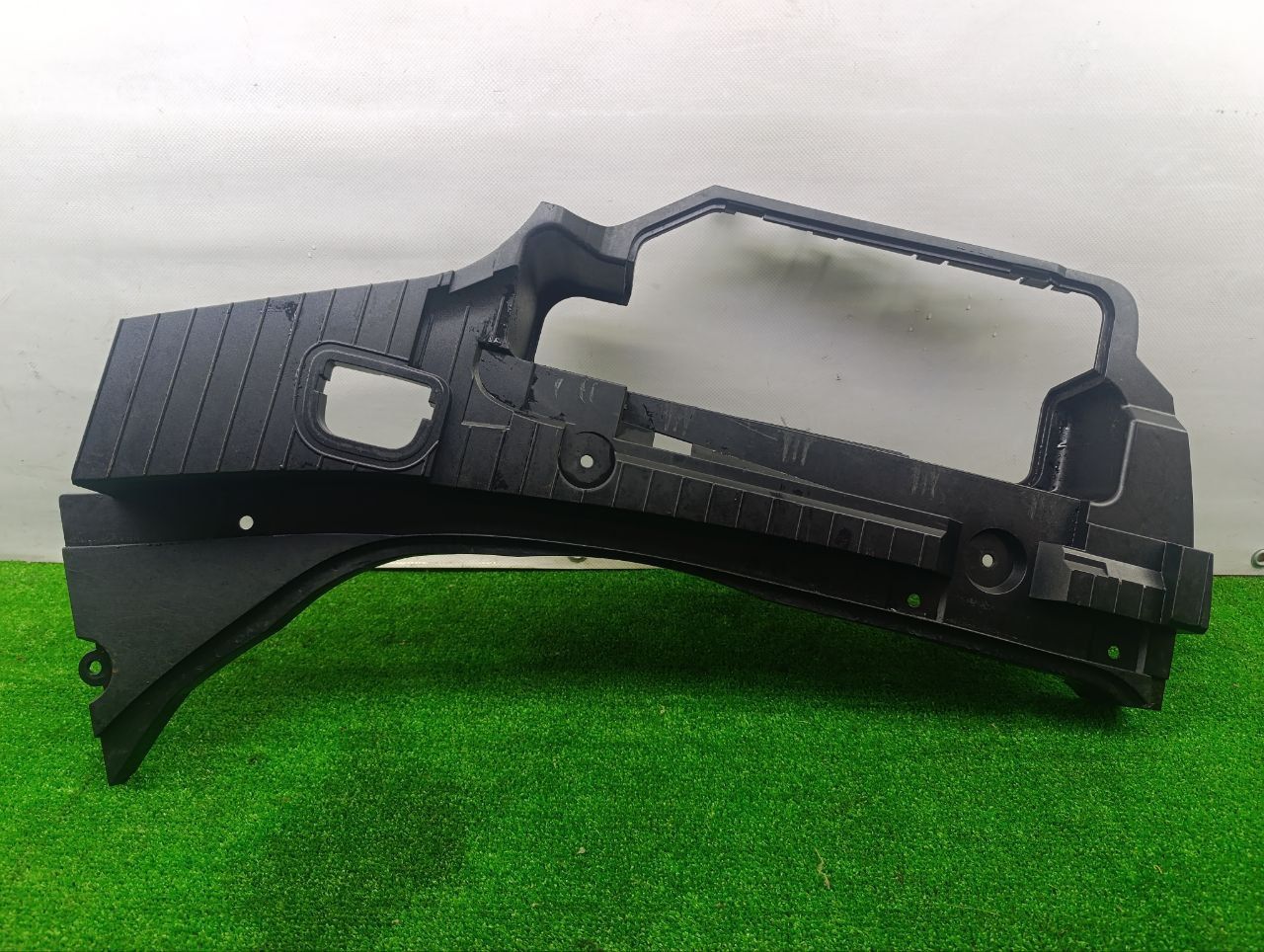 Пластик багажника