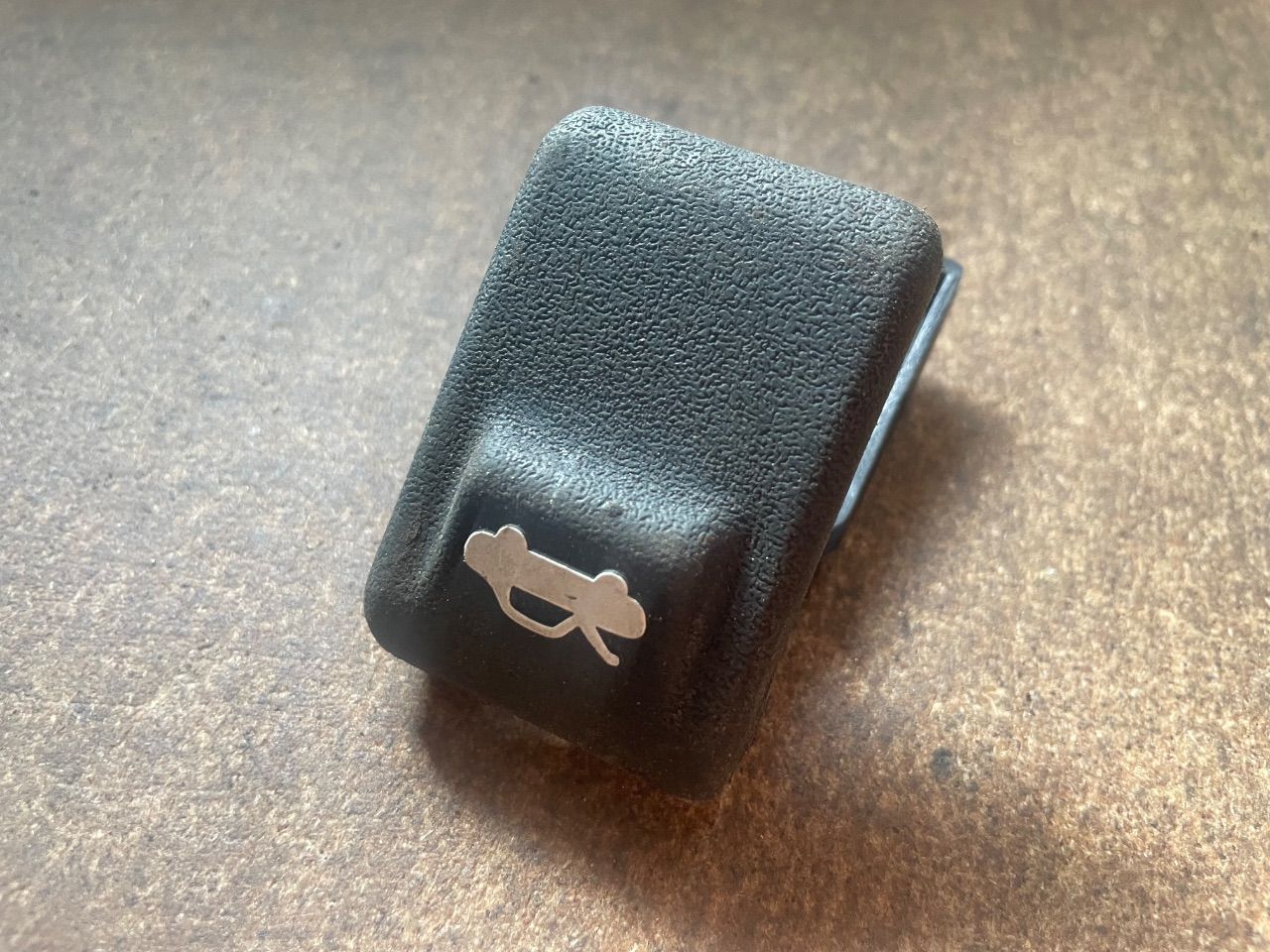 Ручка открывания капота