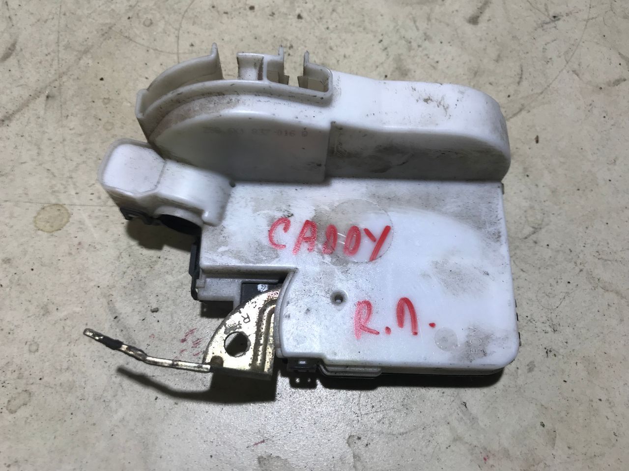 Замок двери передней правой