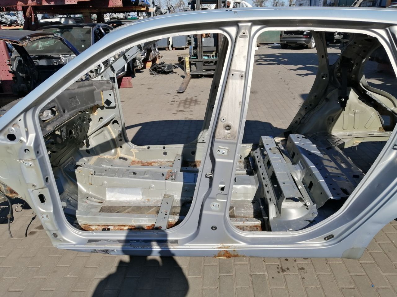Стойка кузовная центральная левая