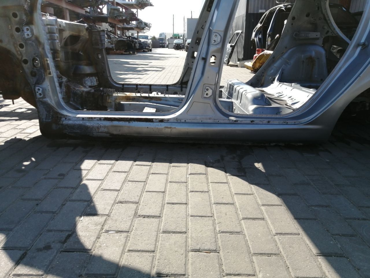 Порог левый 