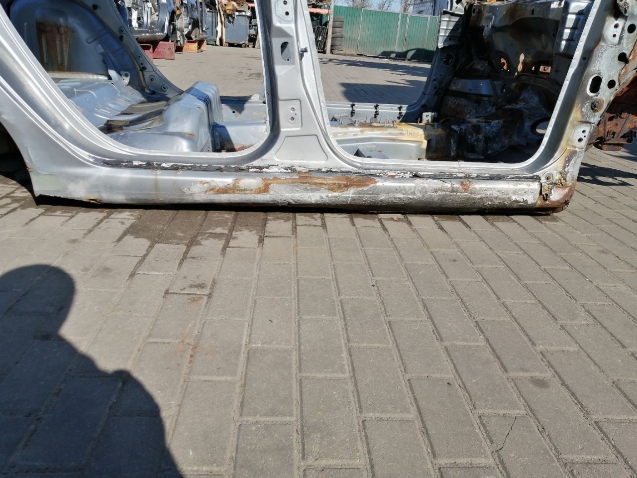 Порог правый