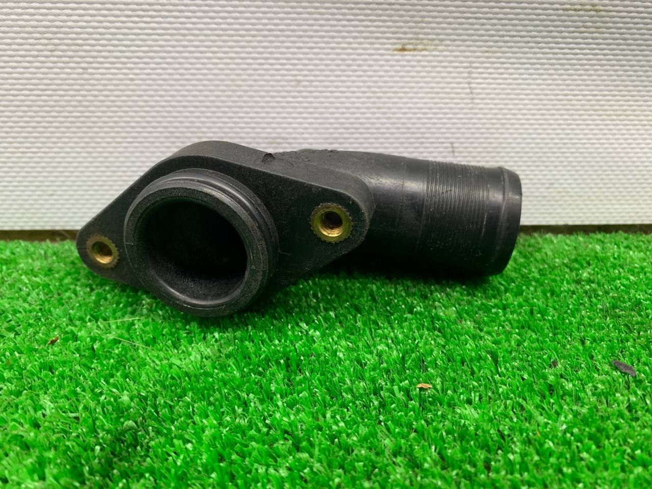 Фланец (тройник) системы охлаждения