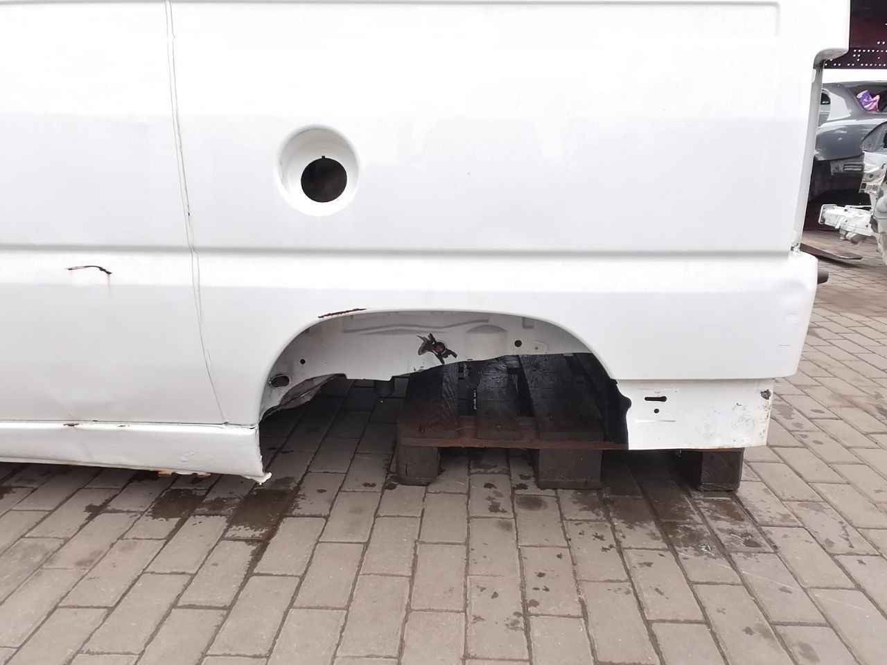 Крыло заднее левое