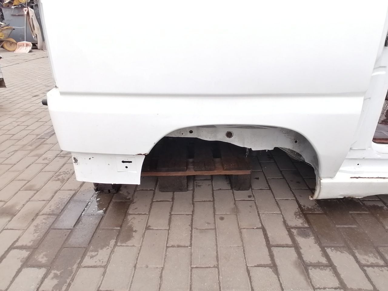 Крыло заднее правое