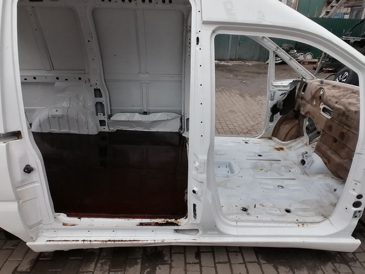 Стойка кузовная центральная правая