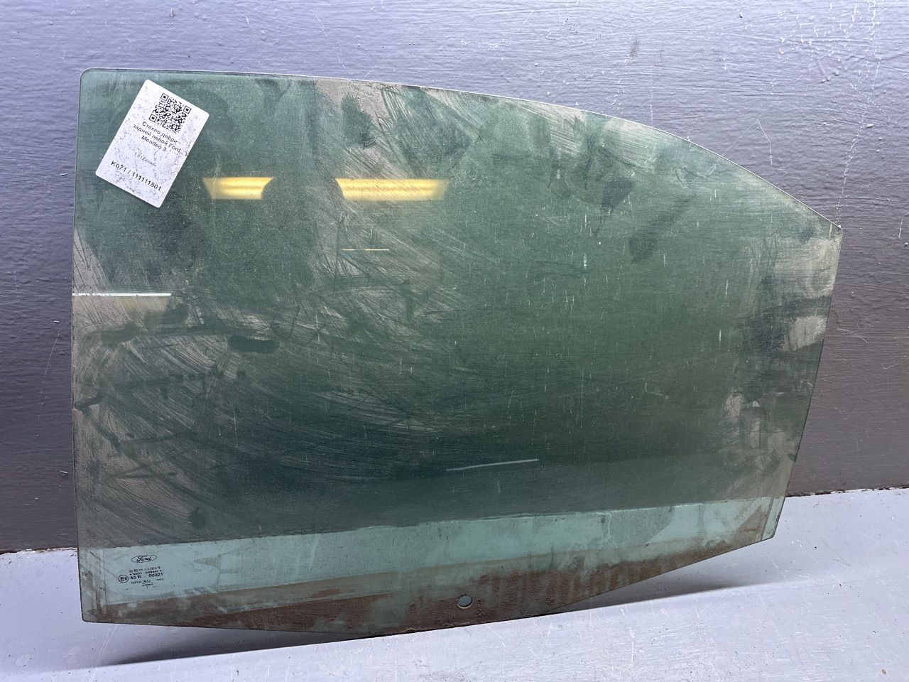 Стекло двери задней левой