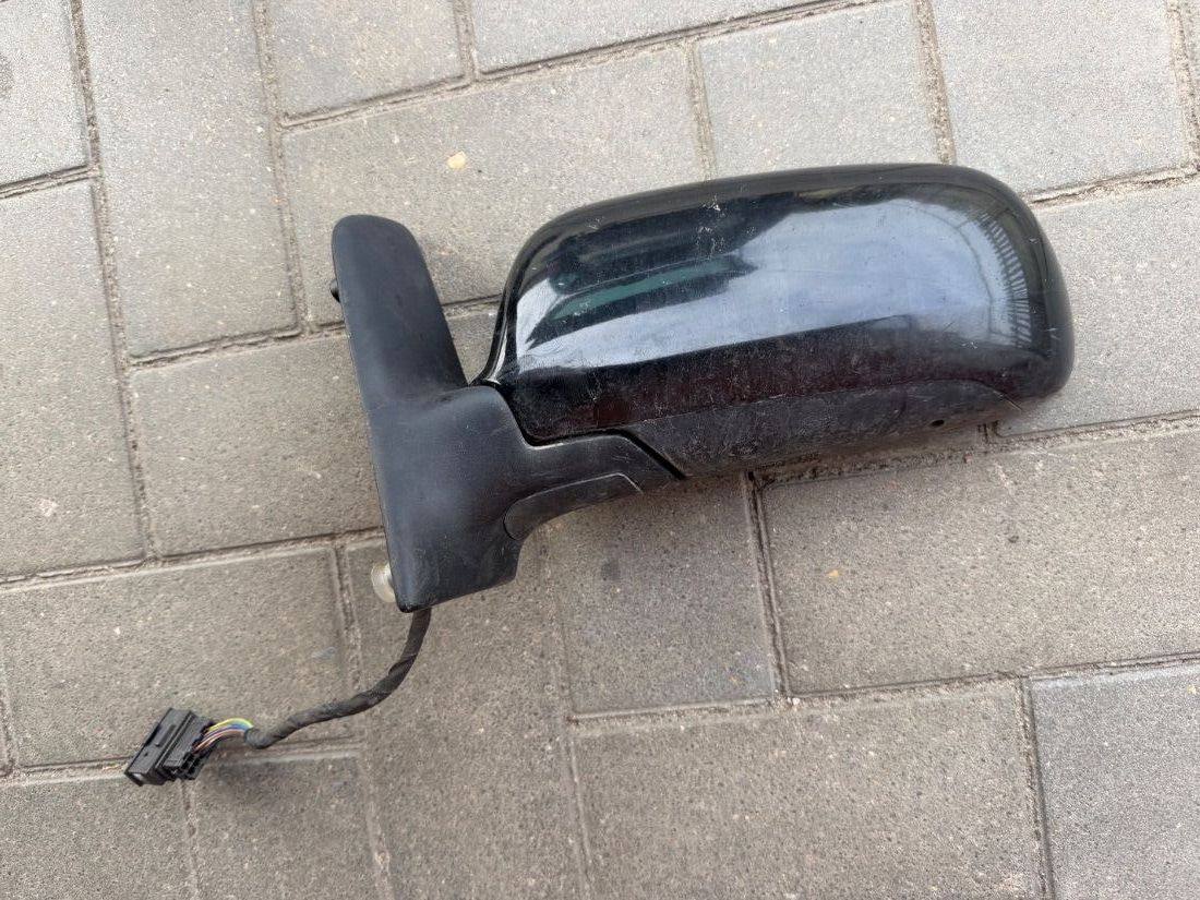 Зеркало левое