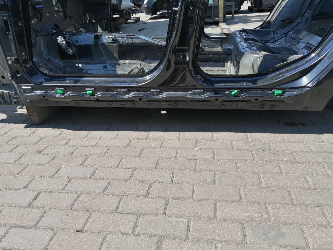Порог левый 