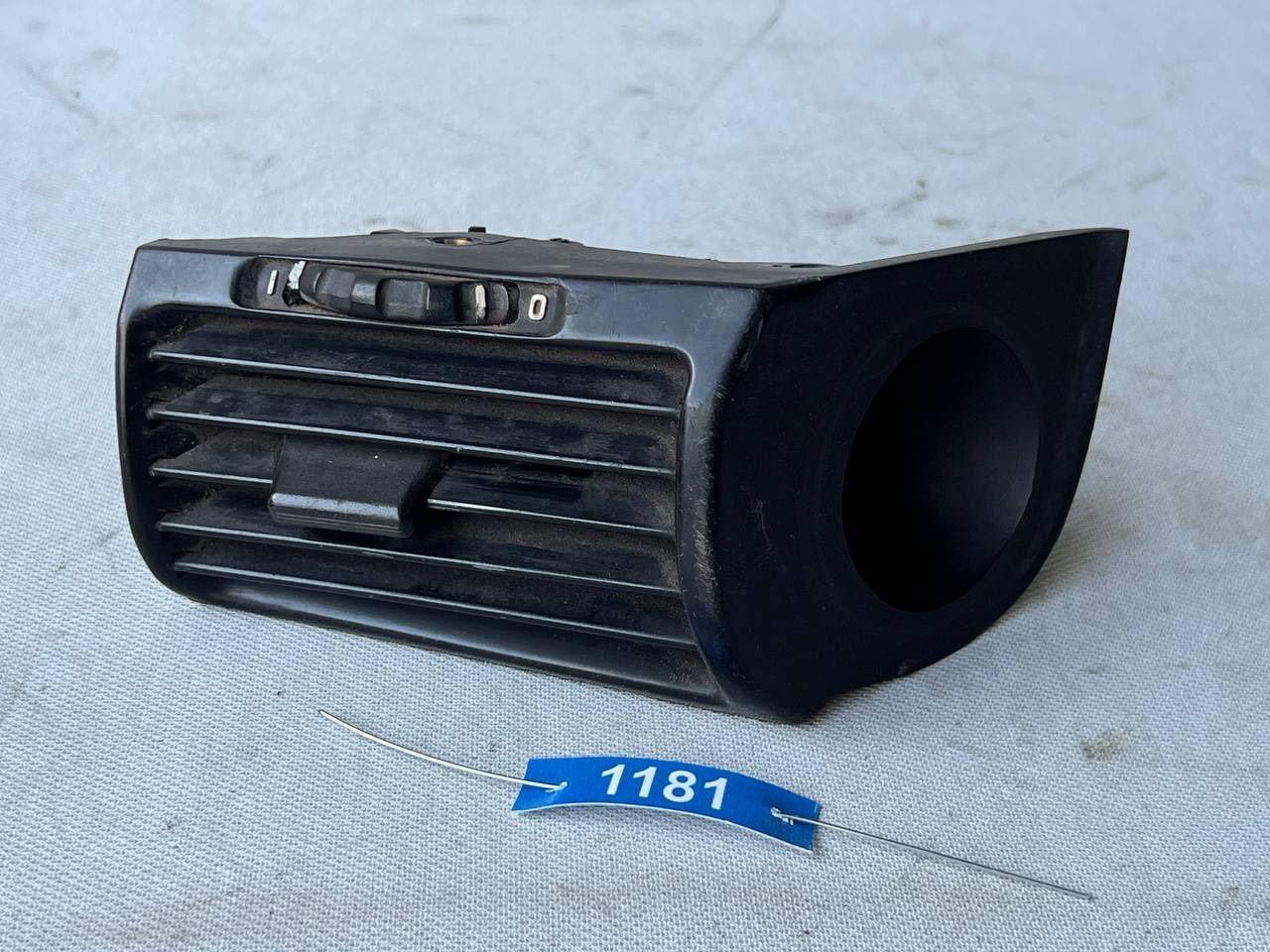 BMW 5 E34 — Дефлектор обдува салона, фото 1