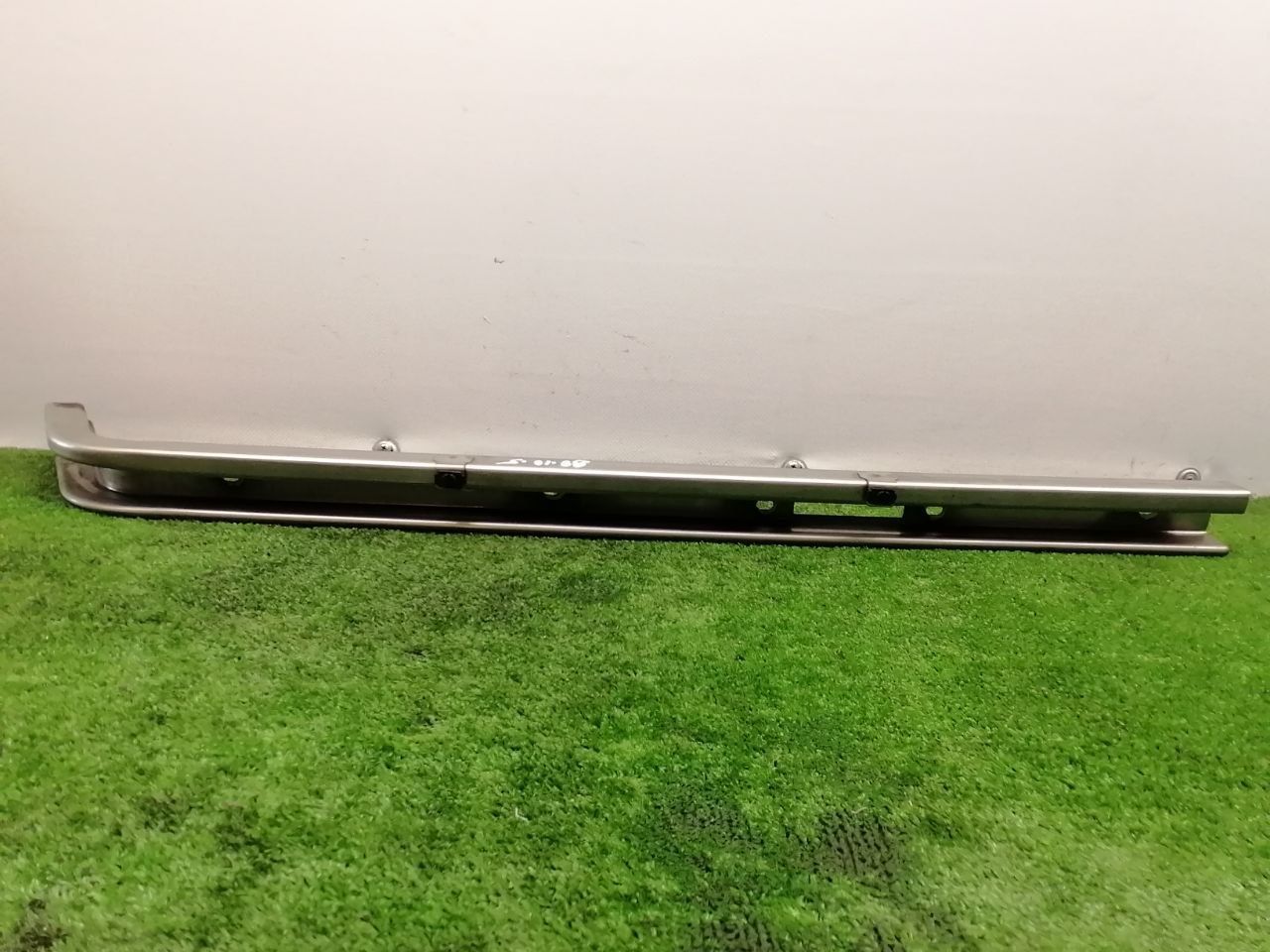 Направляющая сдвижной двери