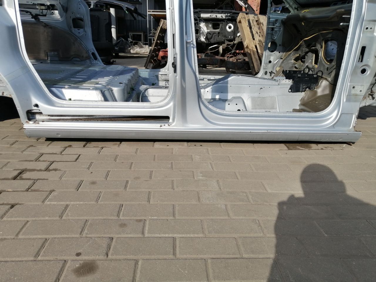 Порог правый