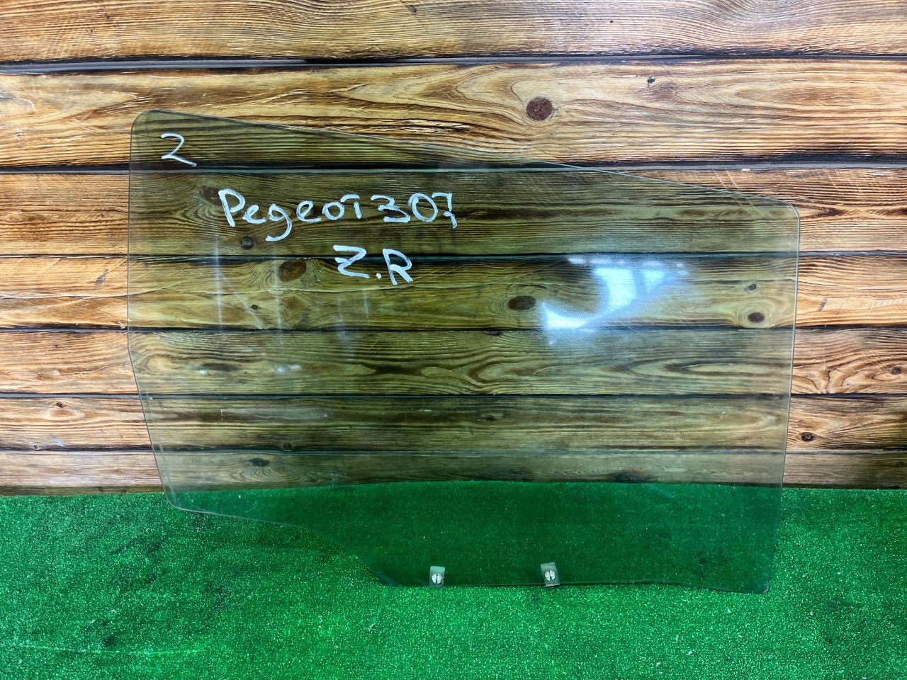 Стекло двери задней правой