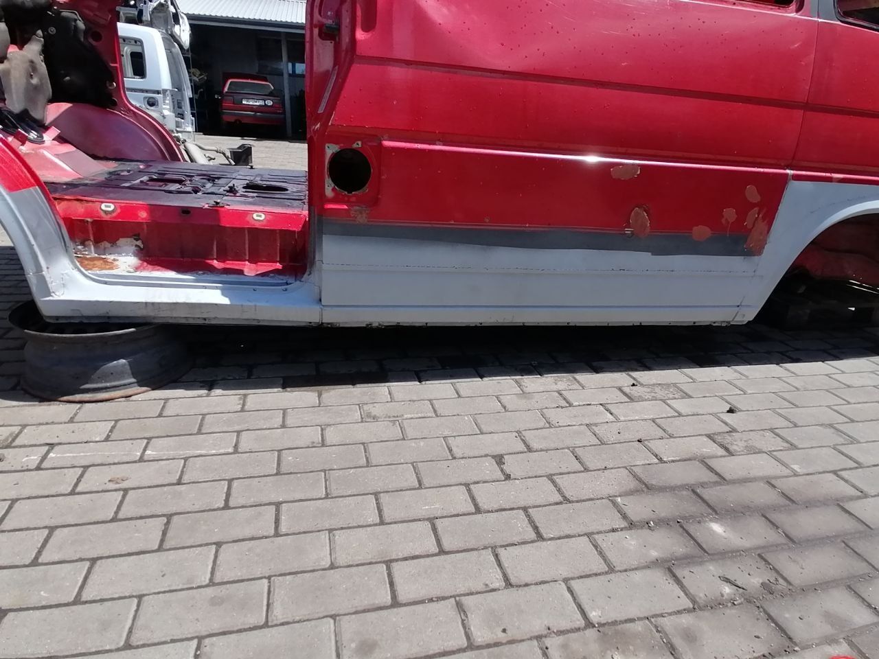 Порог левый 