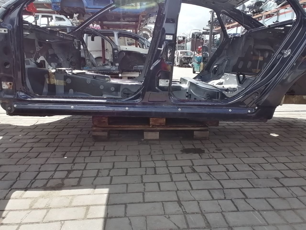 Порог левый 