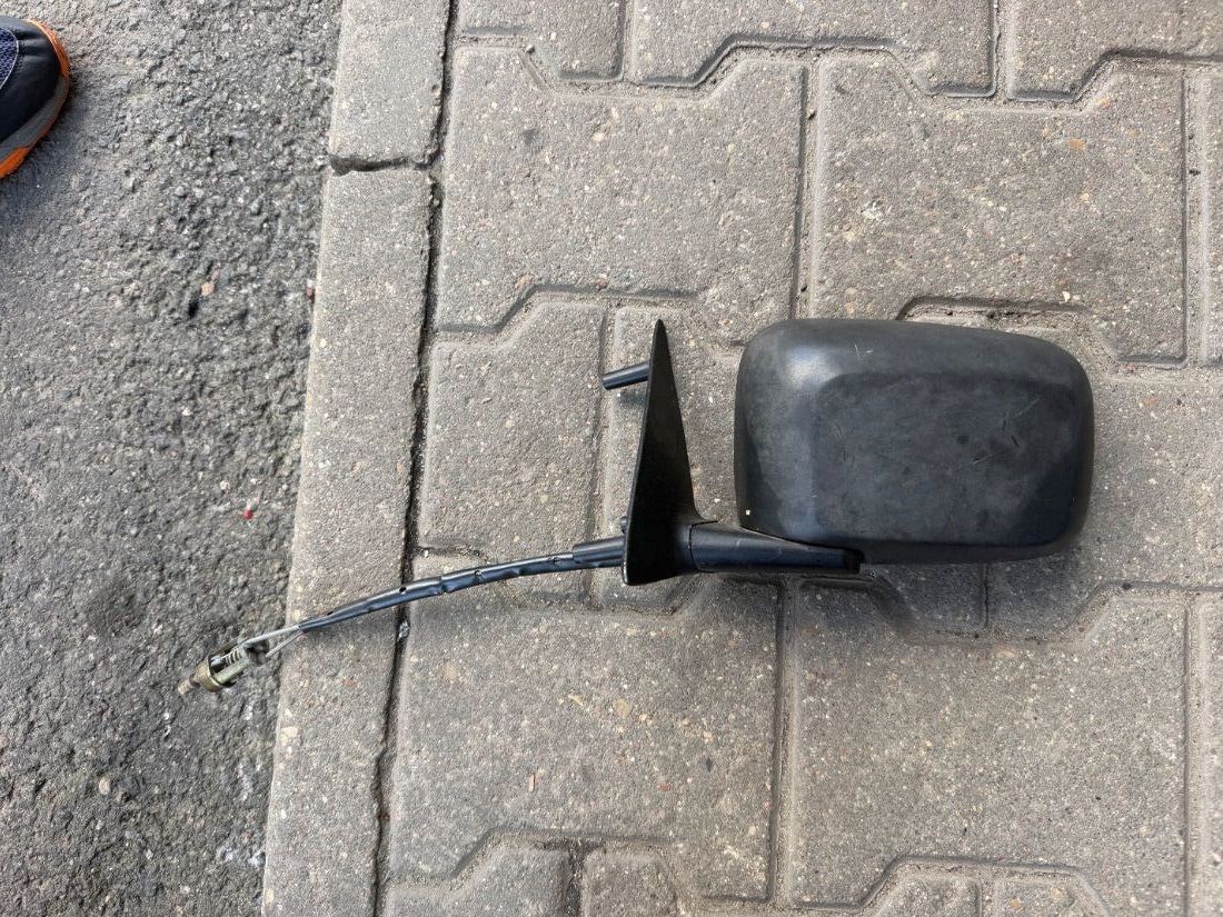 Зеркало левое