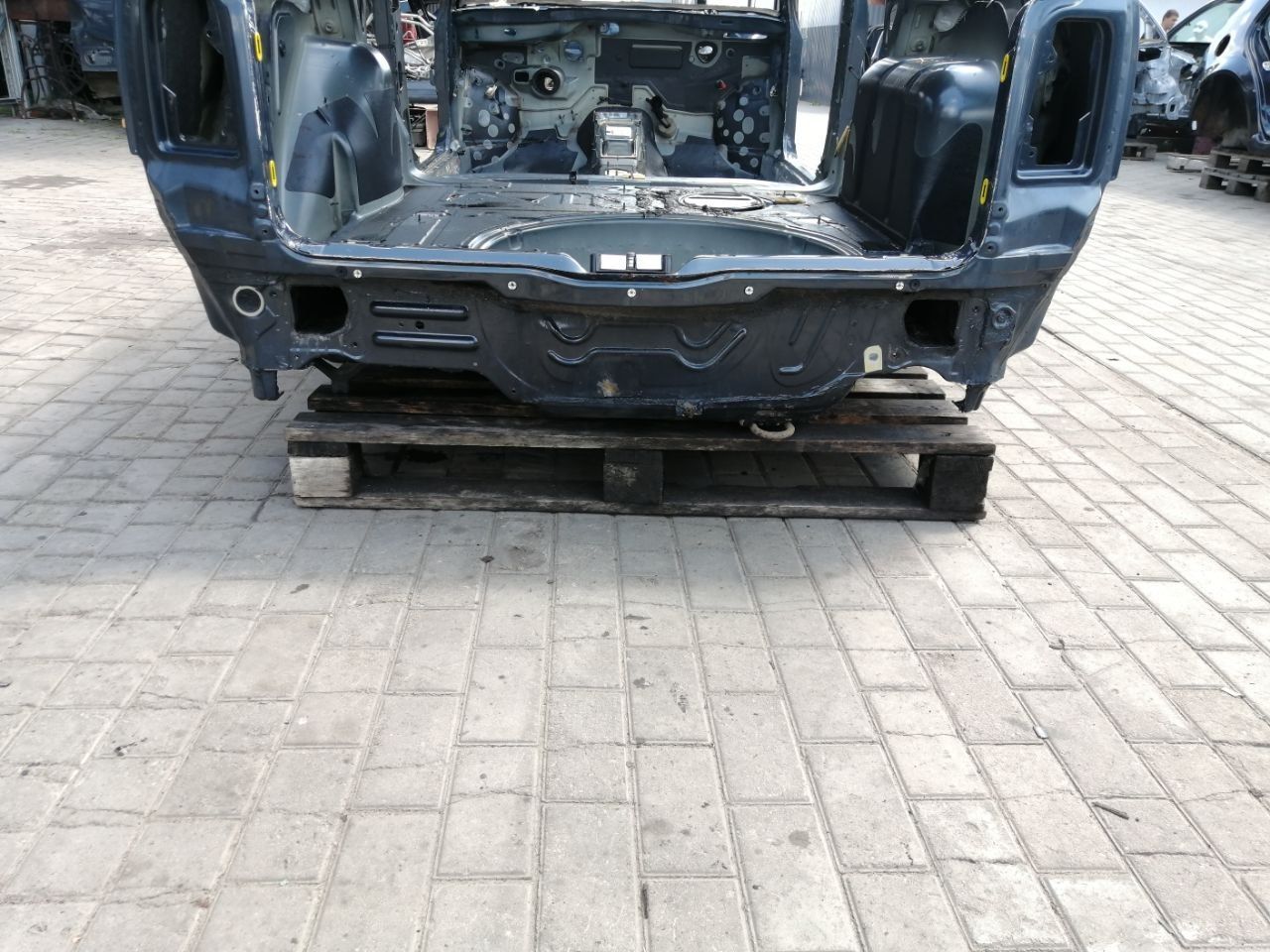 Ниша запасного колеса