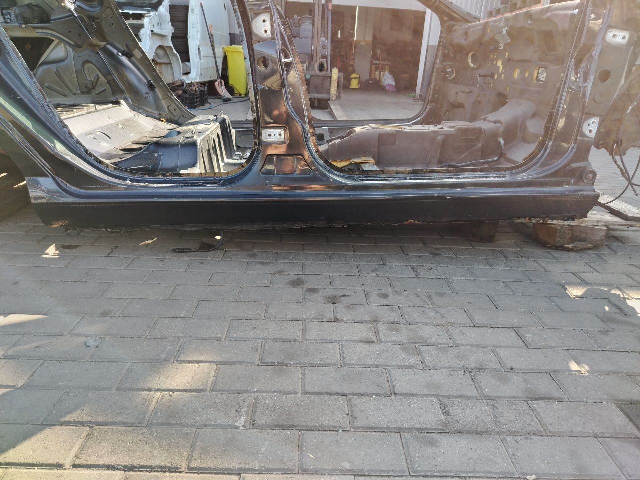 Порог правый