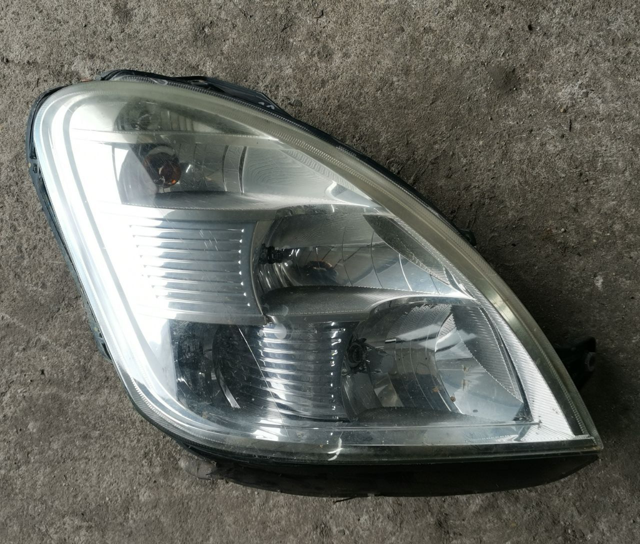 Фара передняя левая, Iveco Daily 4 2011