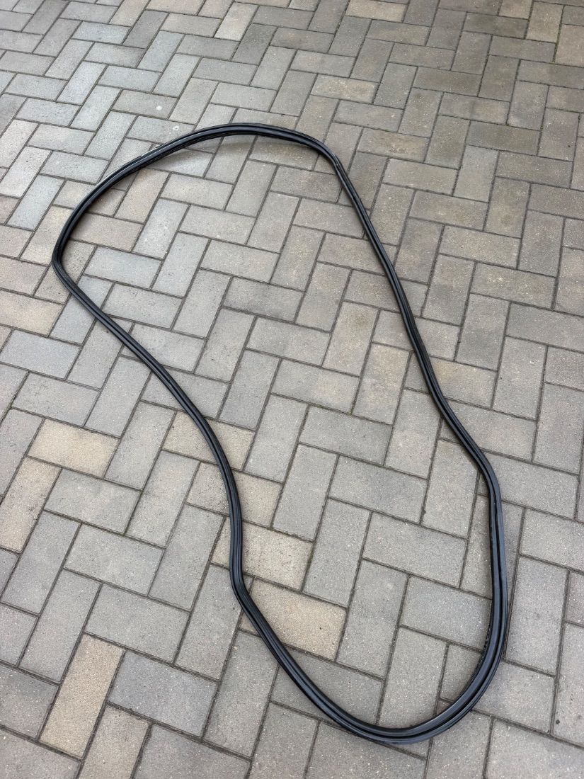 Уплотнитель багажника