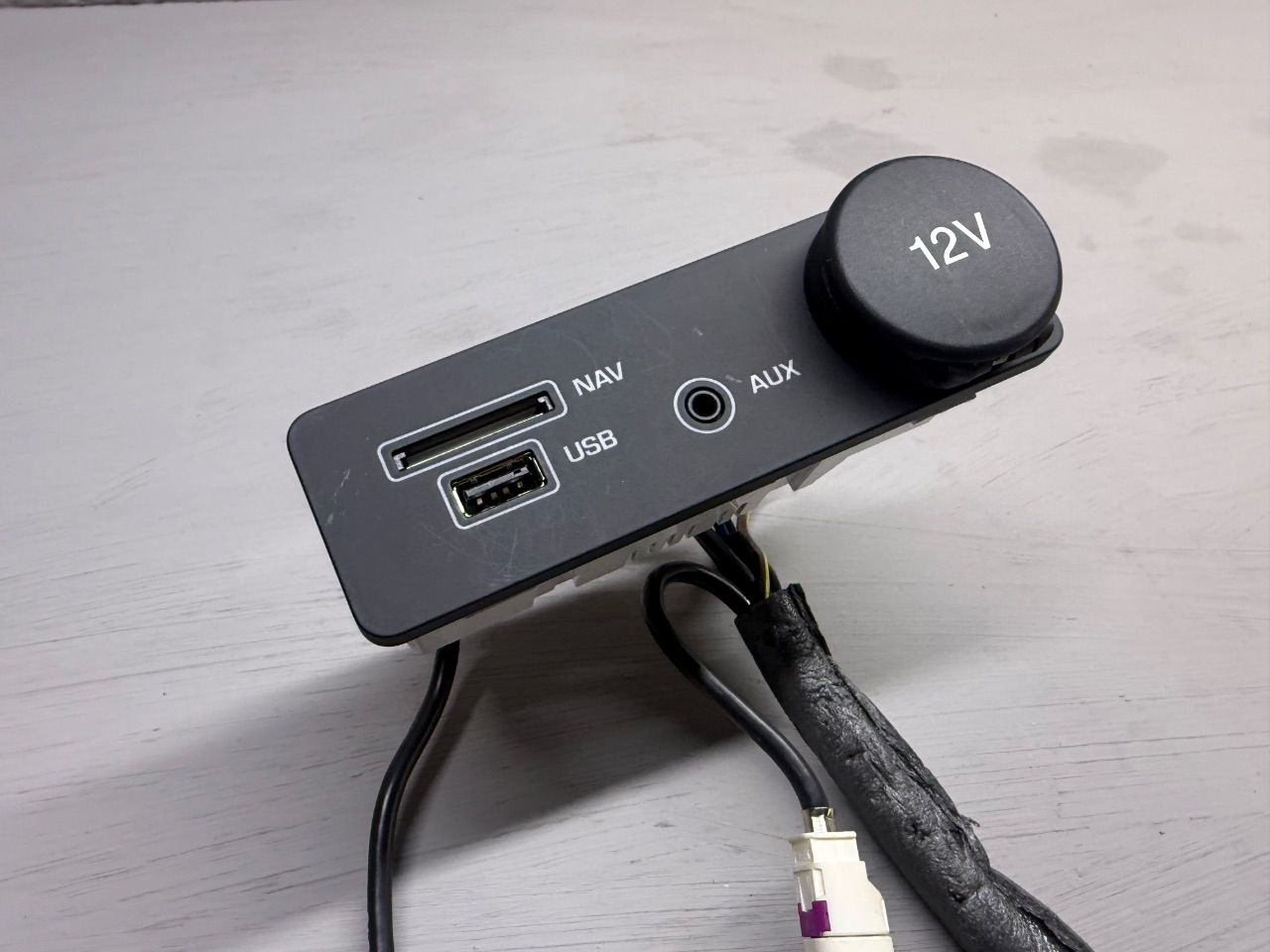 Разъем AUX / USB
