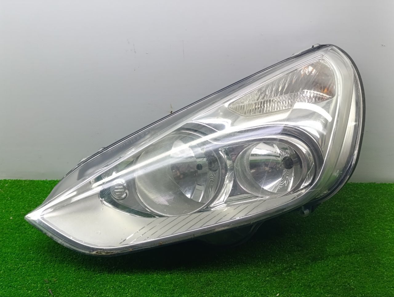 Фара передняя левая
