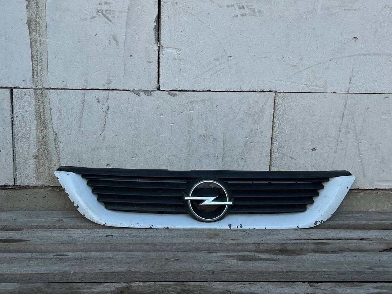 Opel Vectra B — Решетка радиатора, фото 1